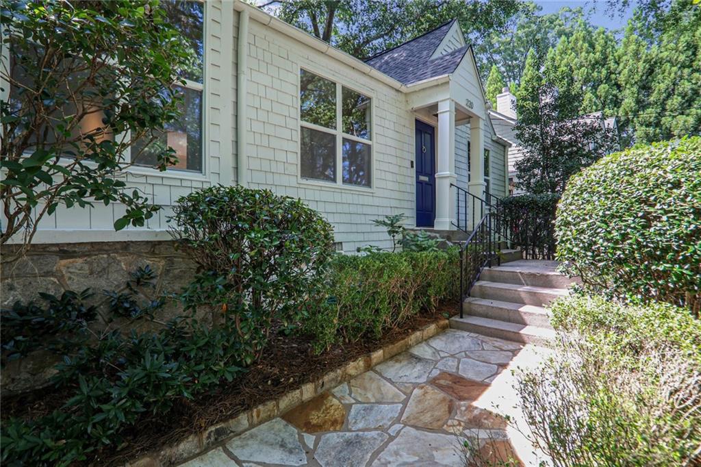 220 Huntington Road NE
