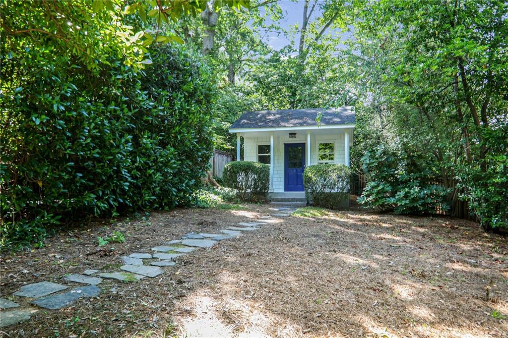 220 Huntington Road NE