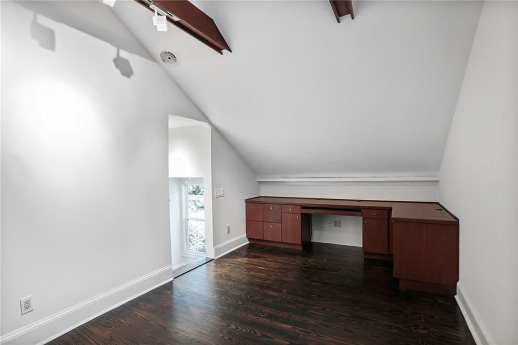 220 Huntington Road NE
