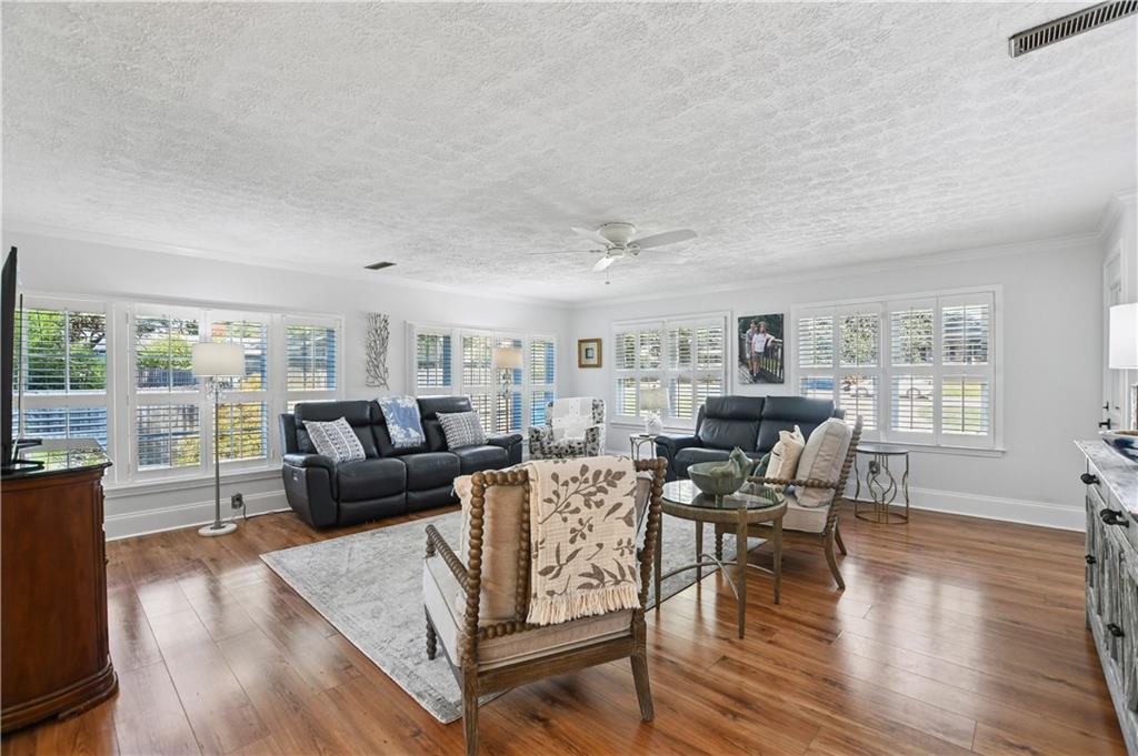 1845 Evergreen Lane