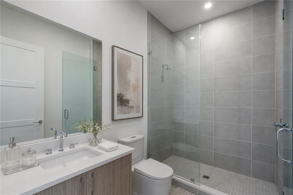 2425 Peachtree Road Unit 1806