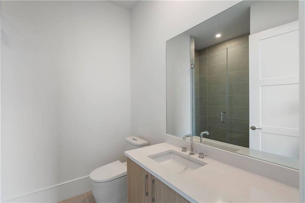 2425 Peachtree Road Unit 1806