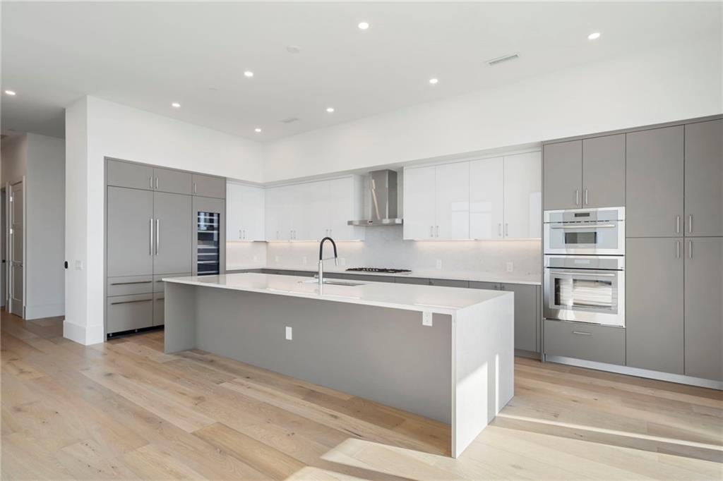 2425 Peachtree Road Unit 1806