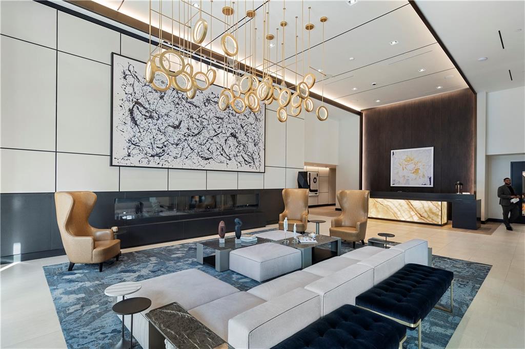 2425 Peachtree Road Unit 1806