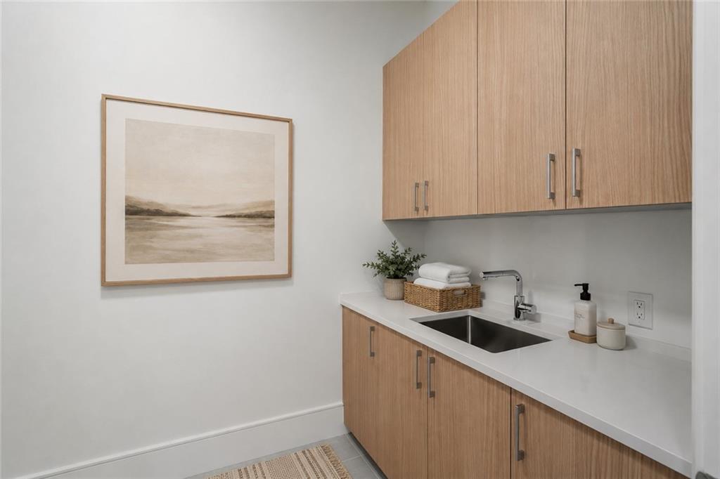 2425 Peachtree Road Unit 1806
