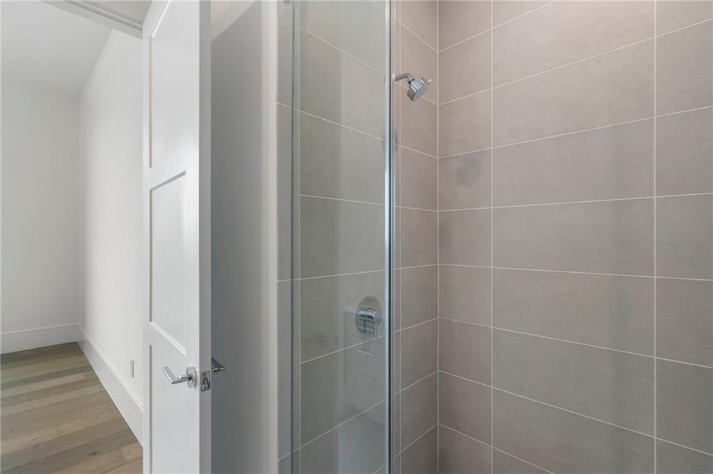 2425 Peachtree Road Unit 1806