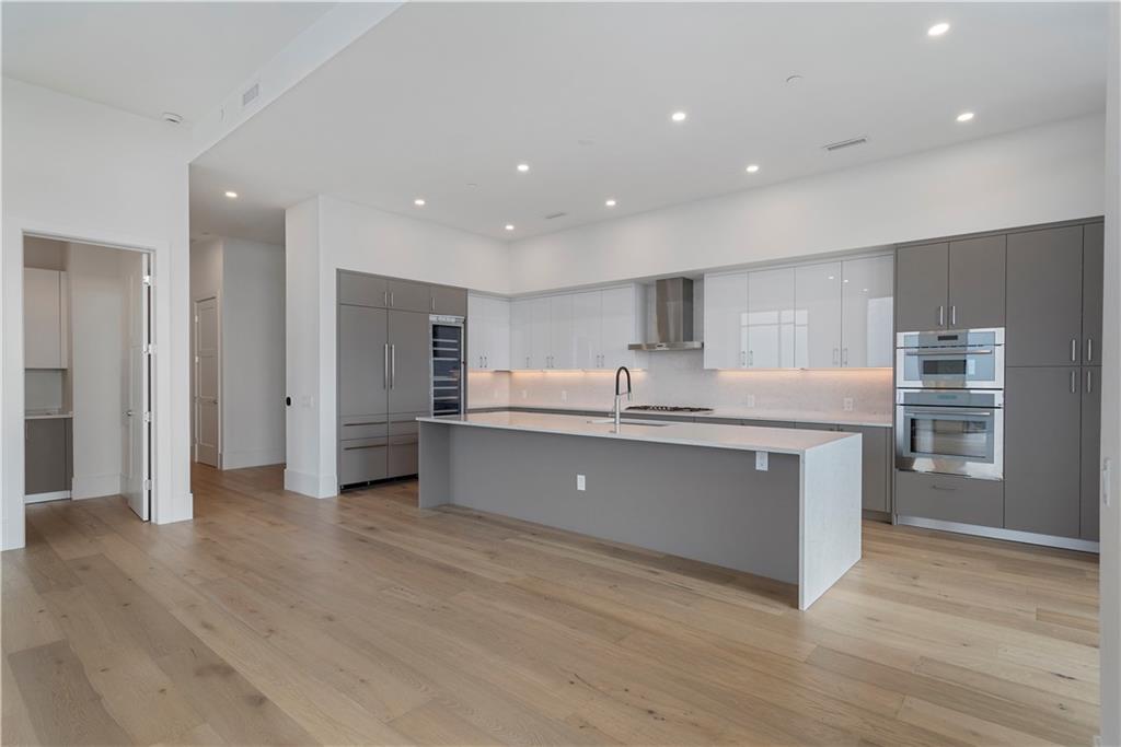 2425 Peachtree Road Unit 1806