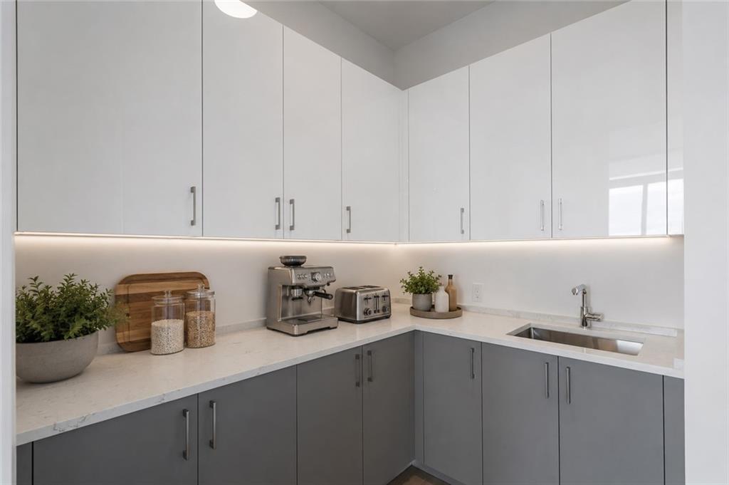 2425 Peachtree Road Unit 1806