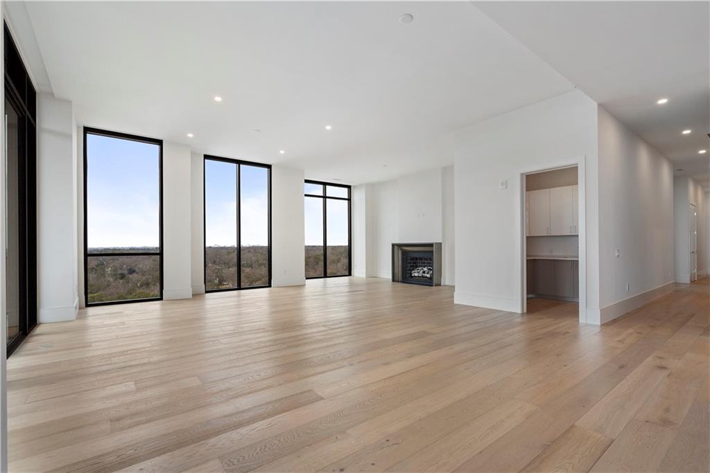 2425 Peachtree Road Unit 1806