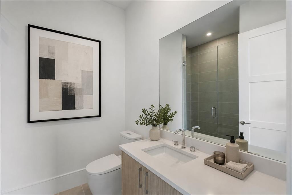 2425 Peachtree Road Unit 1806