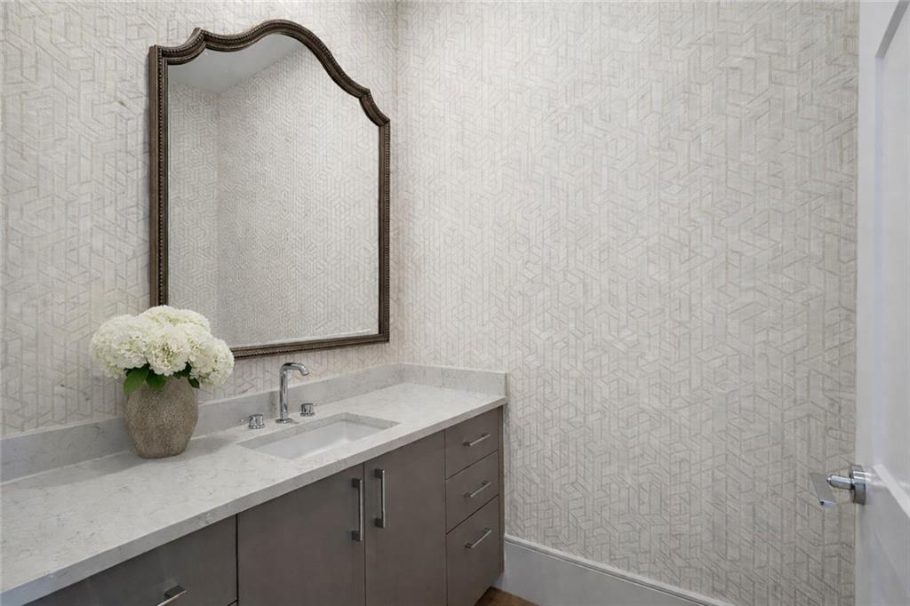 2425 Peachtree Road Unit 1806