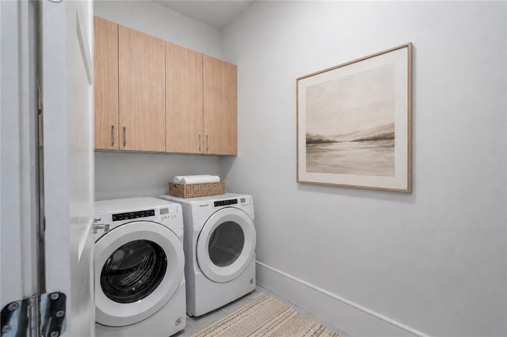 2425 Peachtree Road Unit 1806