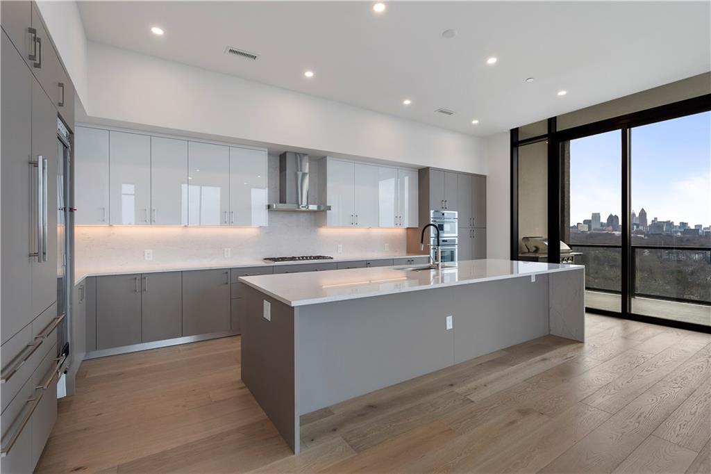 2425 Peachtree Road Unit 1806