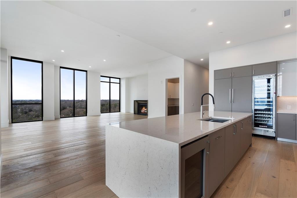 2425 Peachtree Road Unit 1806