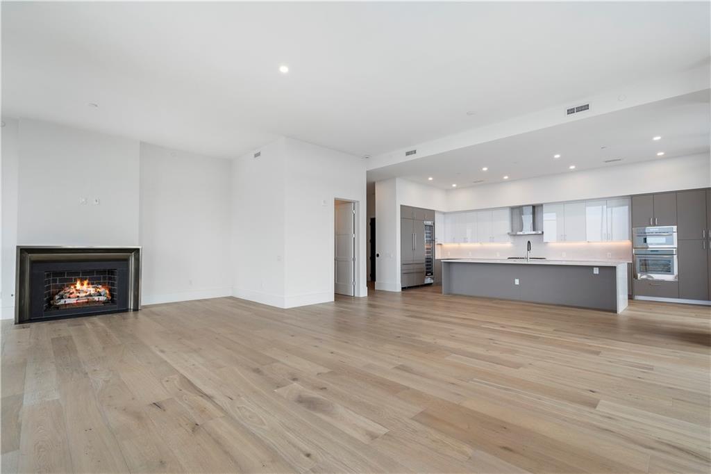 2425 Peachtree Road Unit 1806