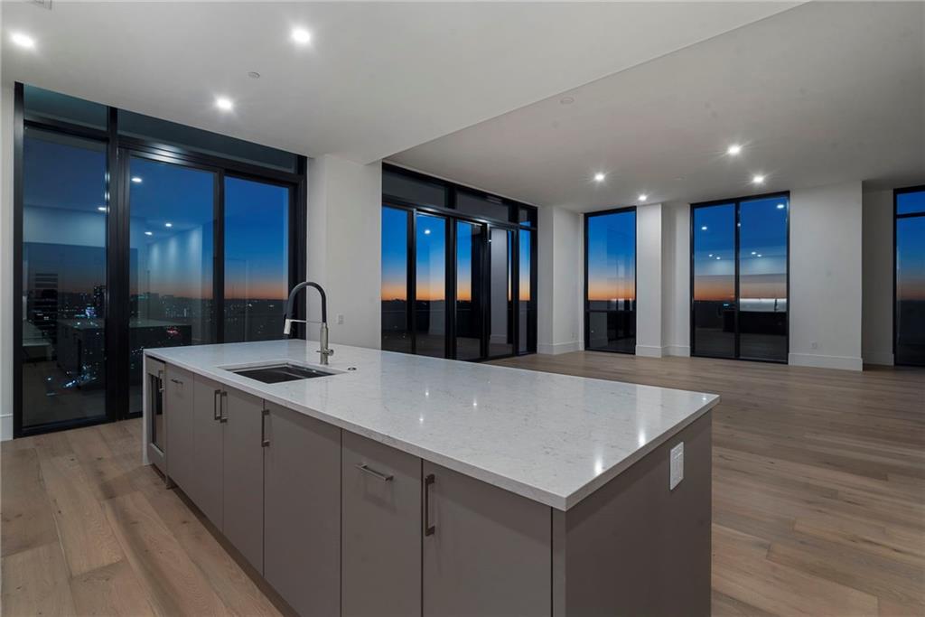 2425 Peachtree Road Unit 1806