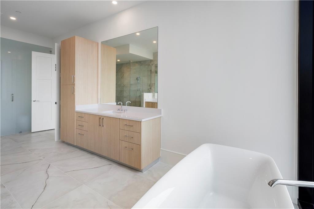 2425 Peachtree Road Unit 1806