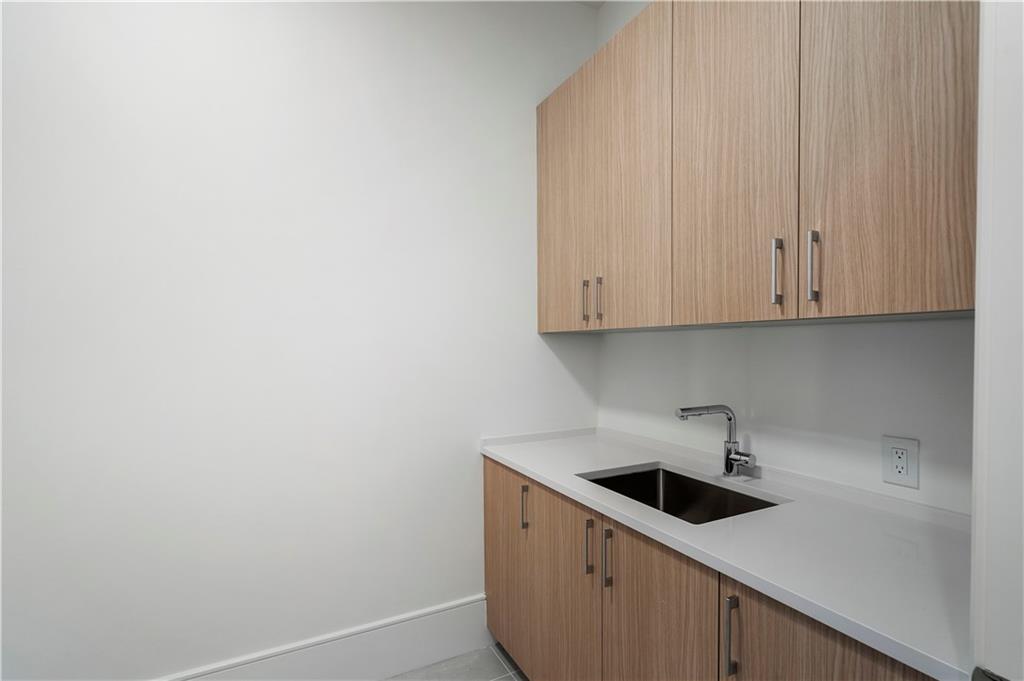 2425 Peachtree Road Unit 1806