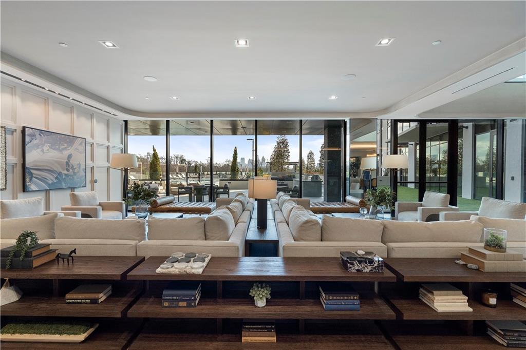 2425 Peachtree Road Unit 1806