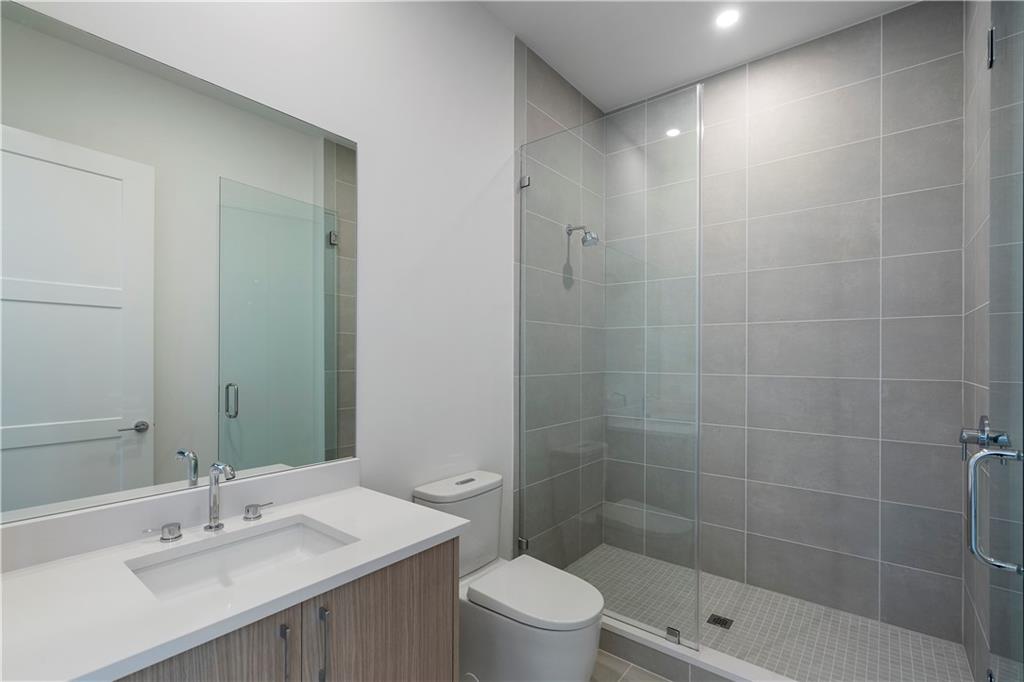 2425 Peachtree Road Unit 1806