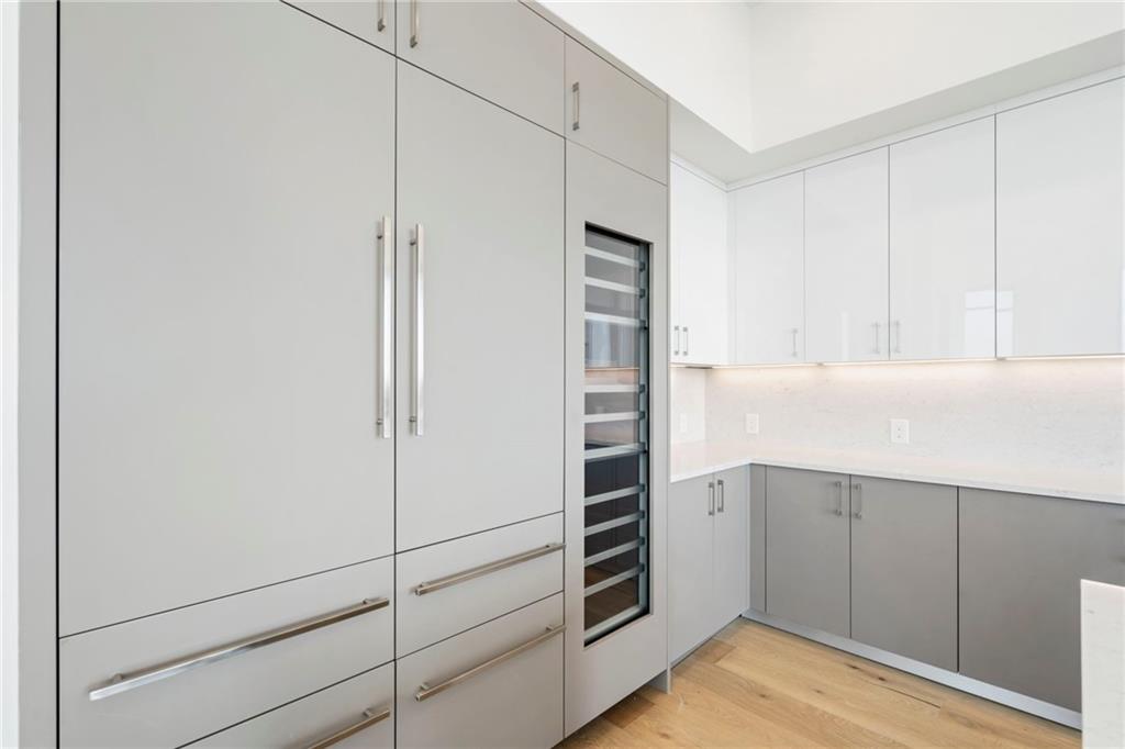 2425 Peachtree Road Unit 1806