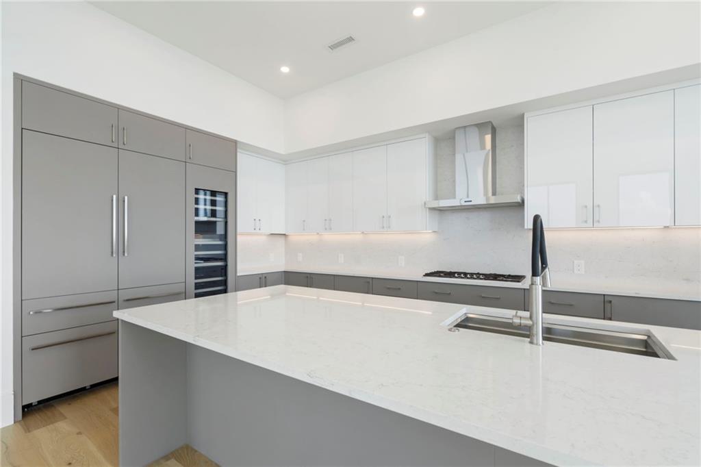 2425 Peachtree Road Unit 1806