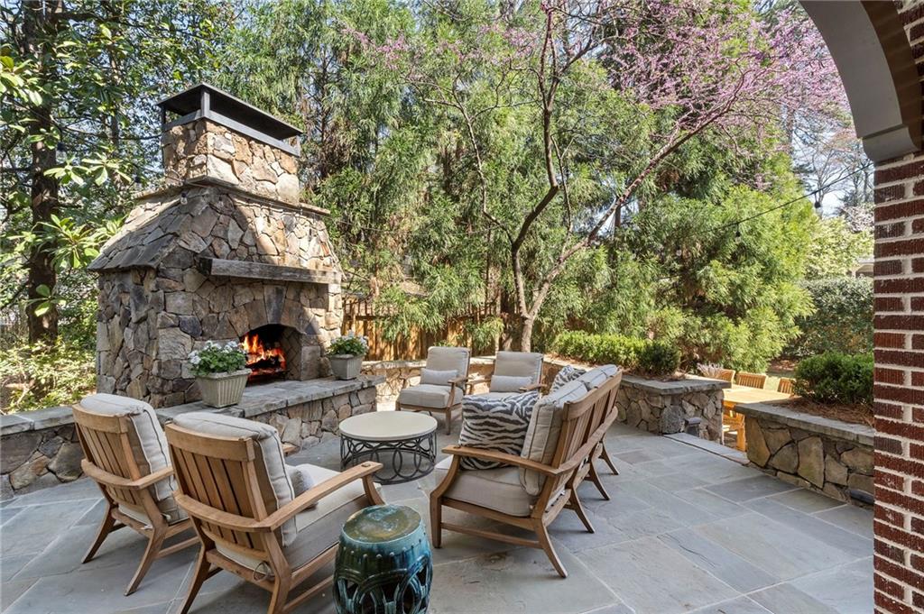 120 Peachtree Way NE