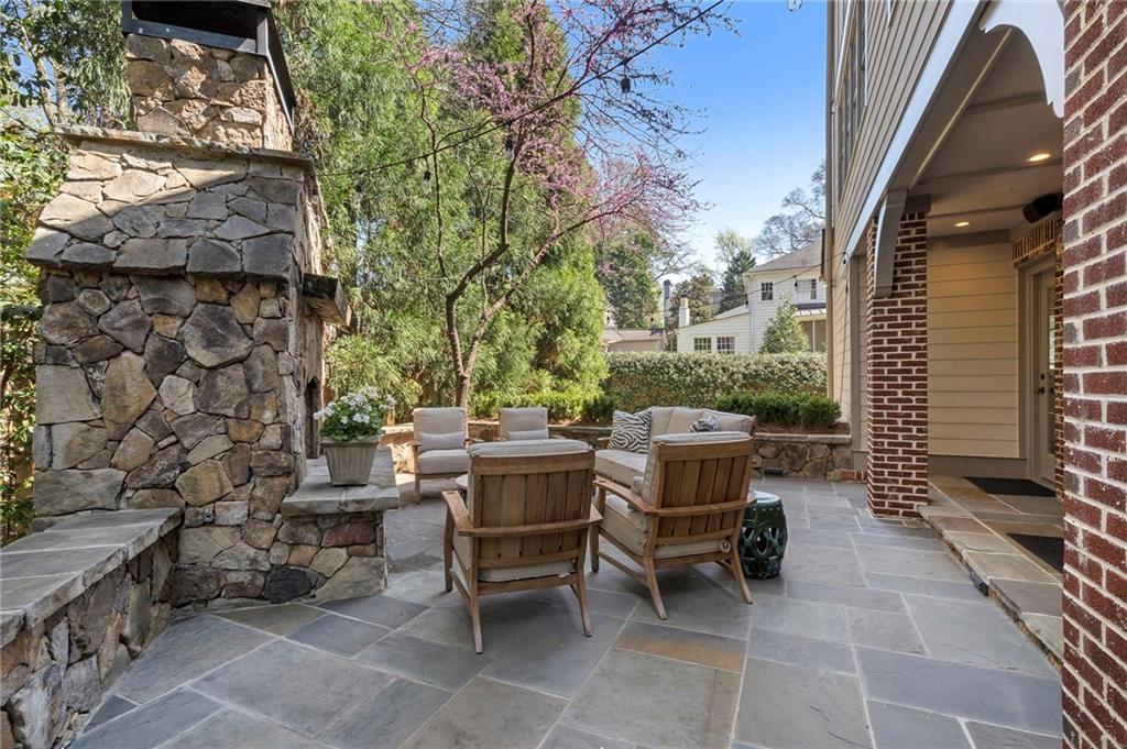 120 Peachtree Way NE