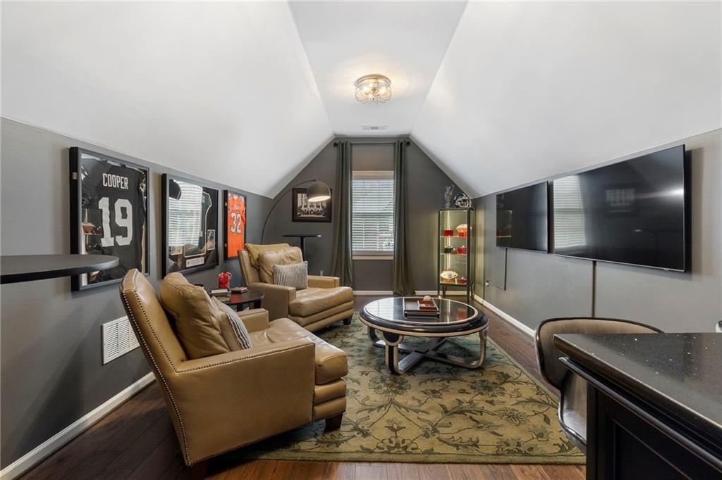 2751 Vinings Oak Drive SE