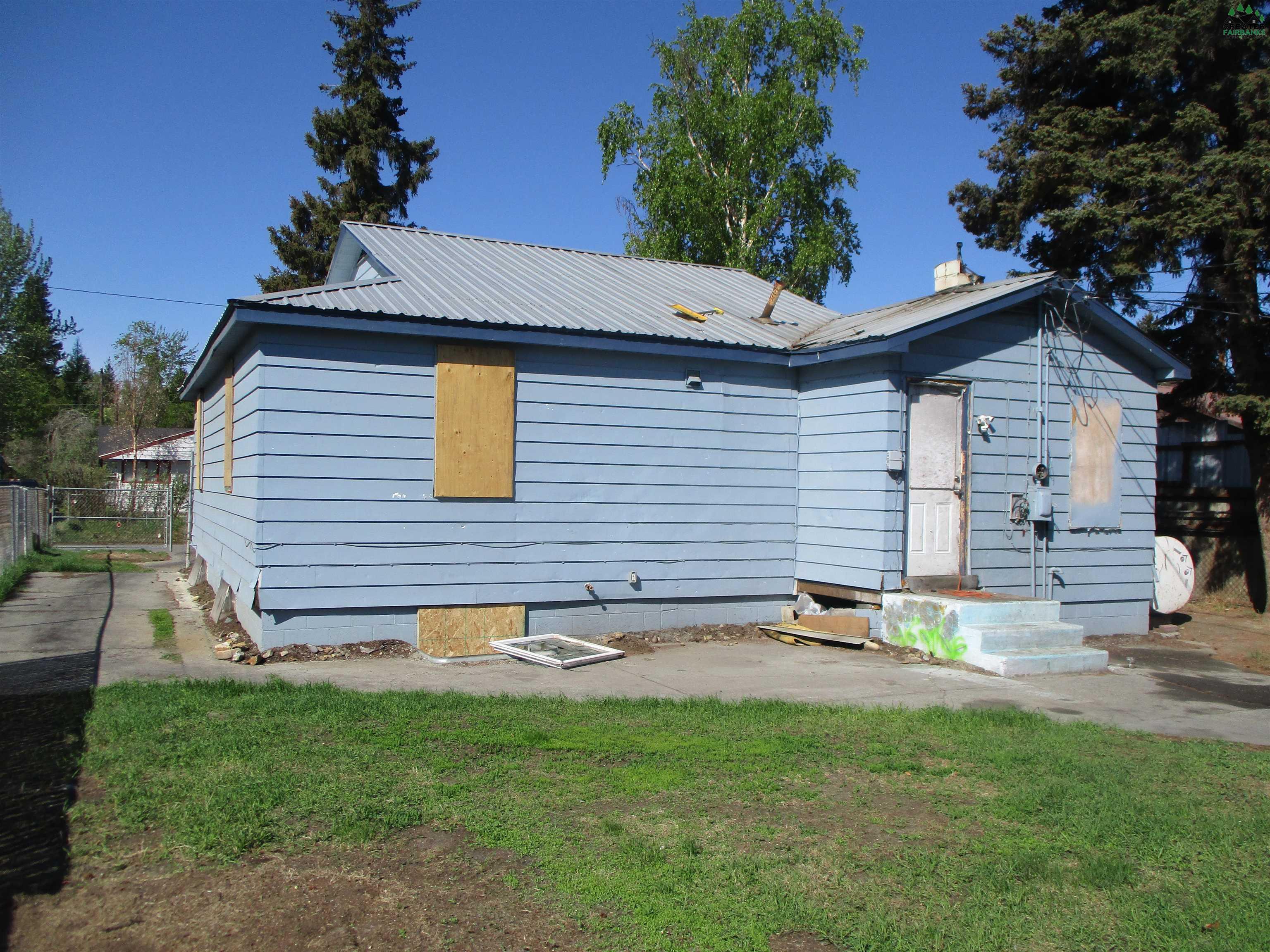 1511 MARY ANN STREET