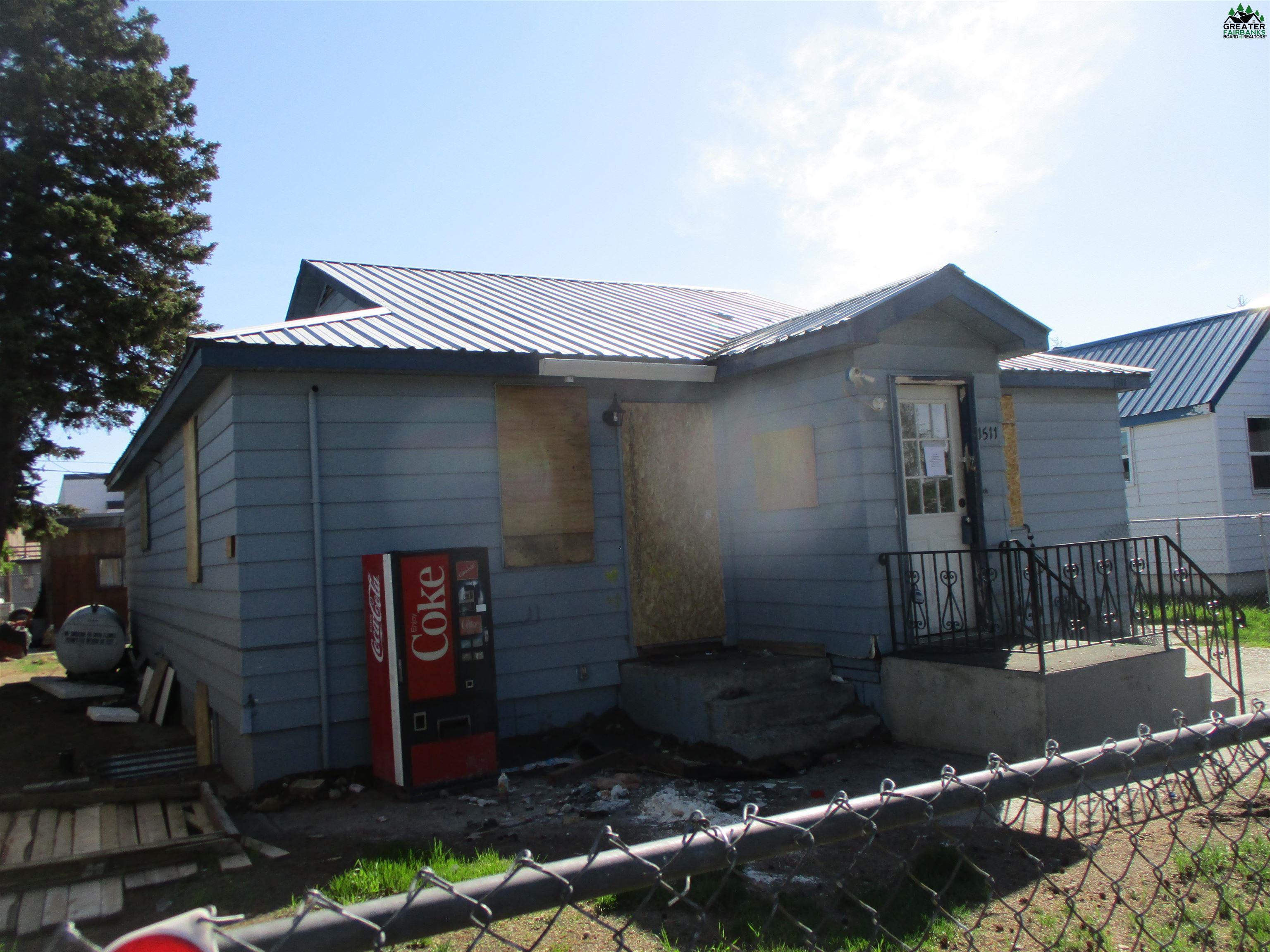 1511 MARY ANN STREET