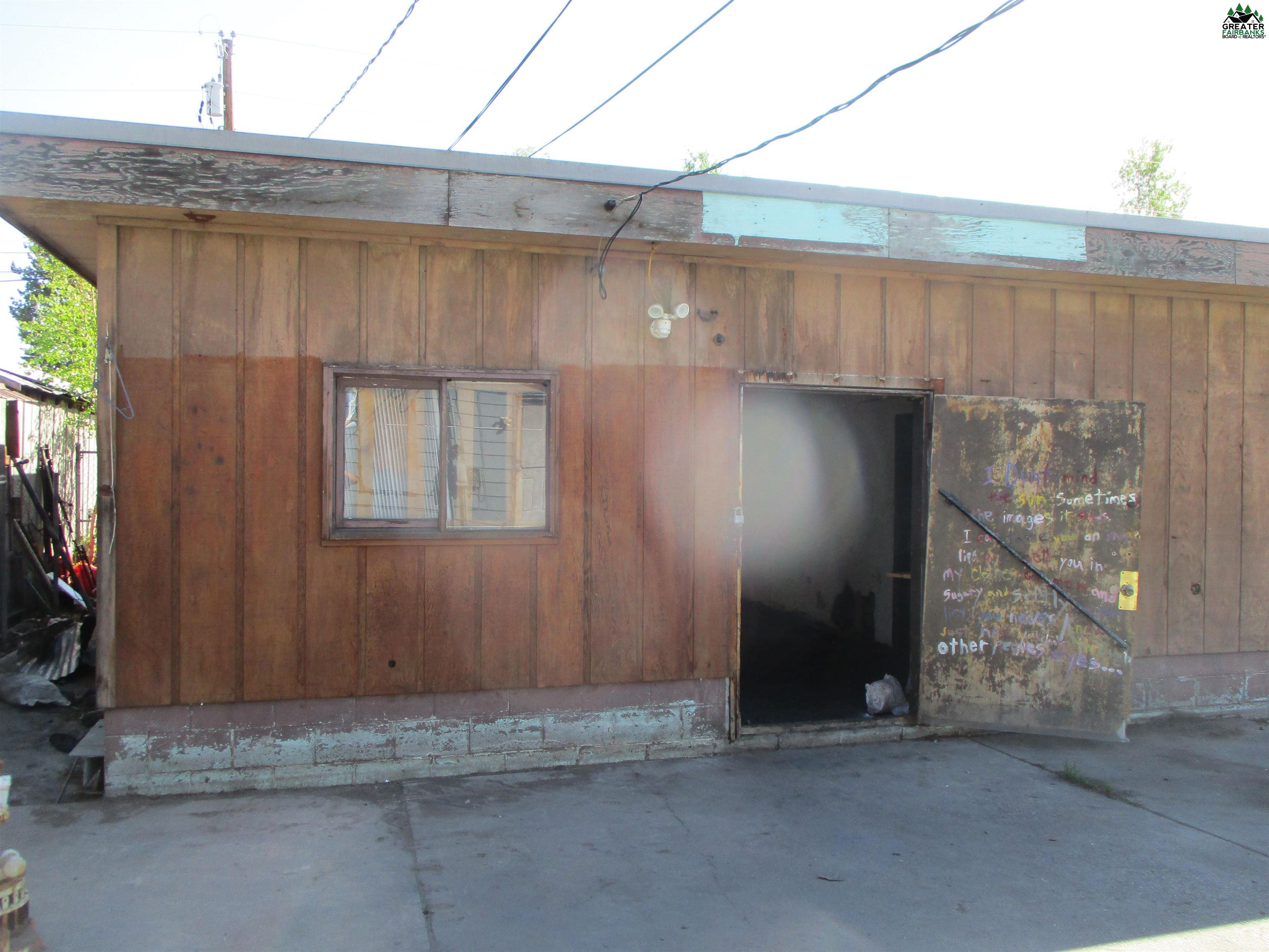 1511 MARY ANN STREET