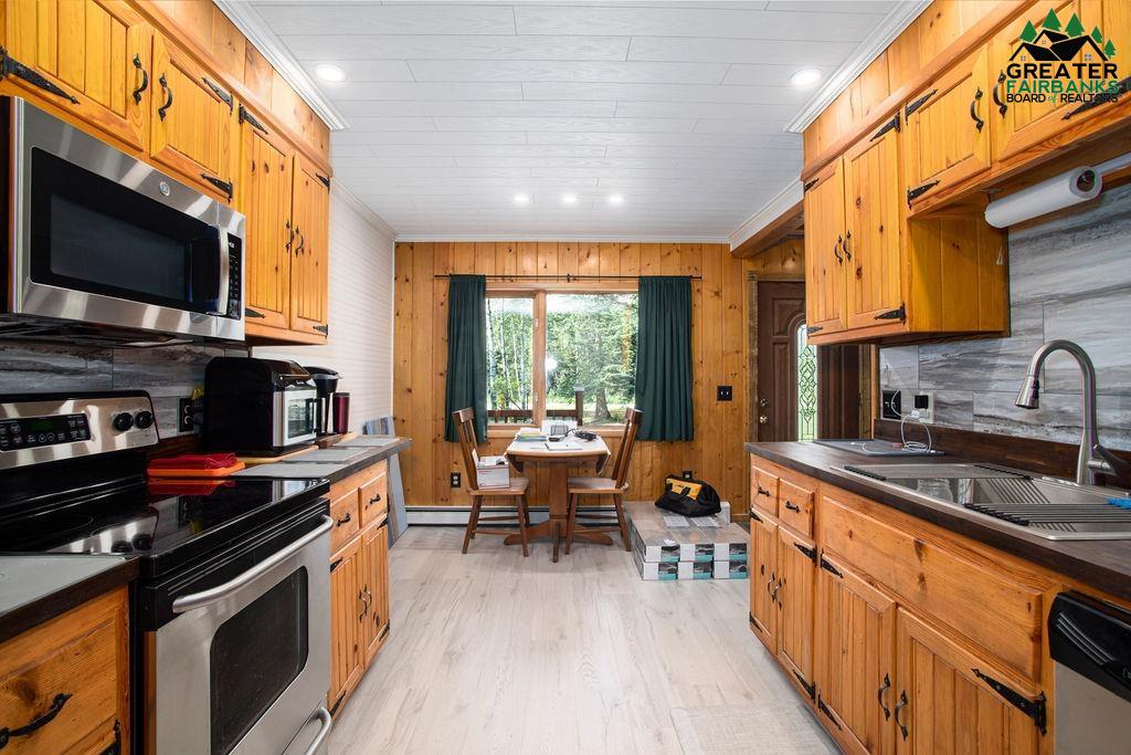 3895 LAKEWOOD LOOP