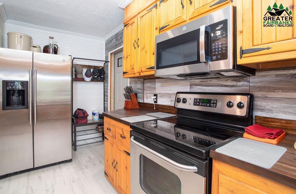 3895 LAKEWOOD LOOP