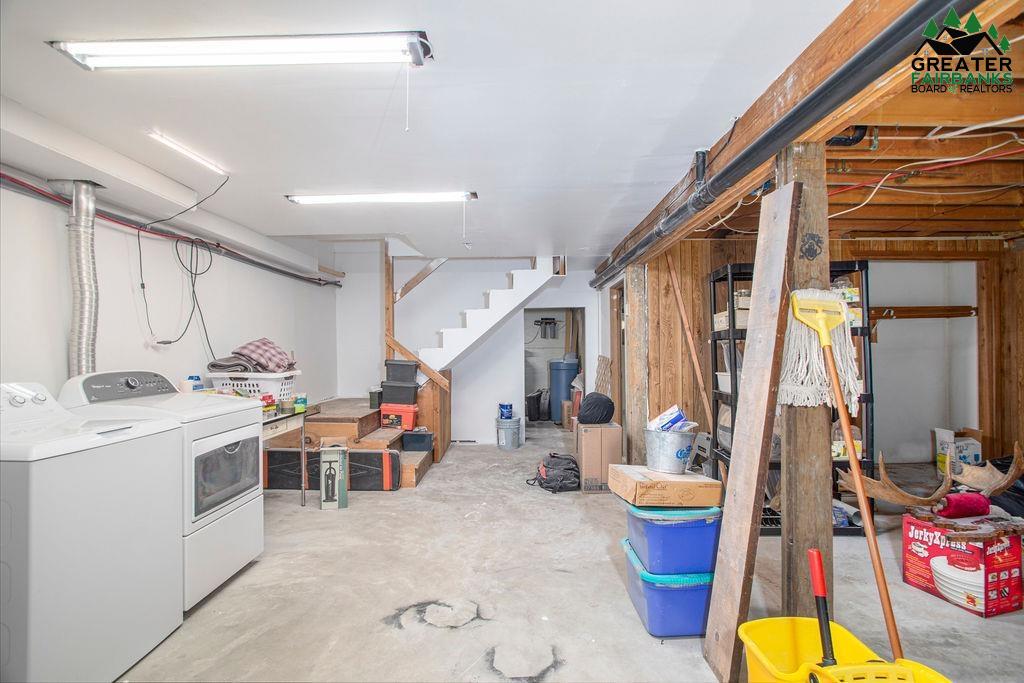 3895 LAKEWOOD LOOP