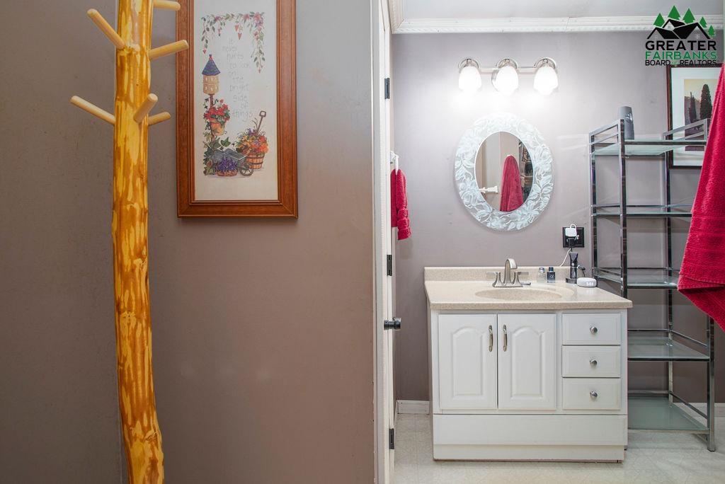 3895 LAKEWOOD LOOP