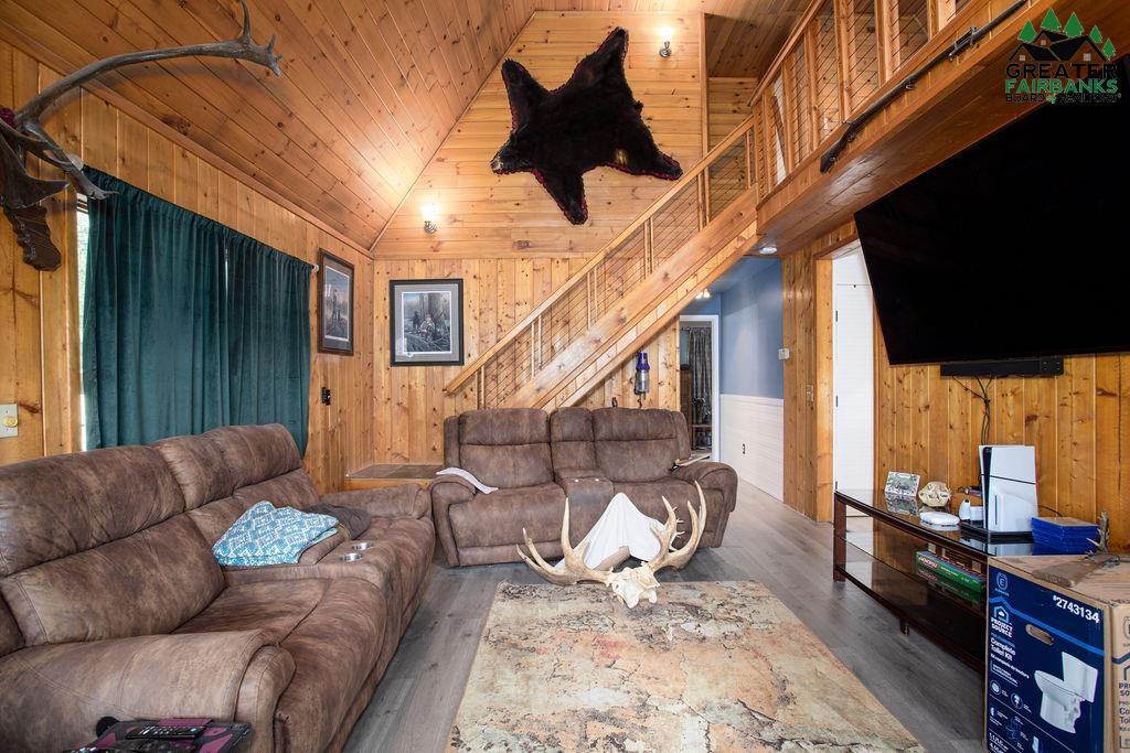 3895 LAKEWOOD LOOP