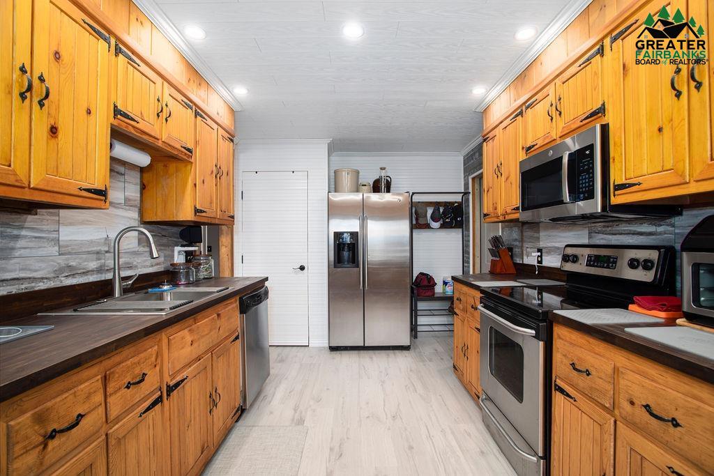 3895 LAKEWOOD LOOP