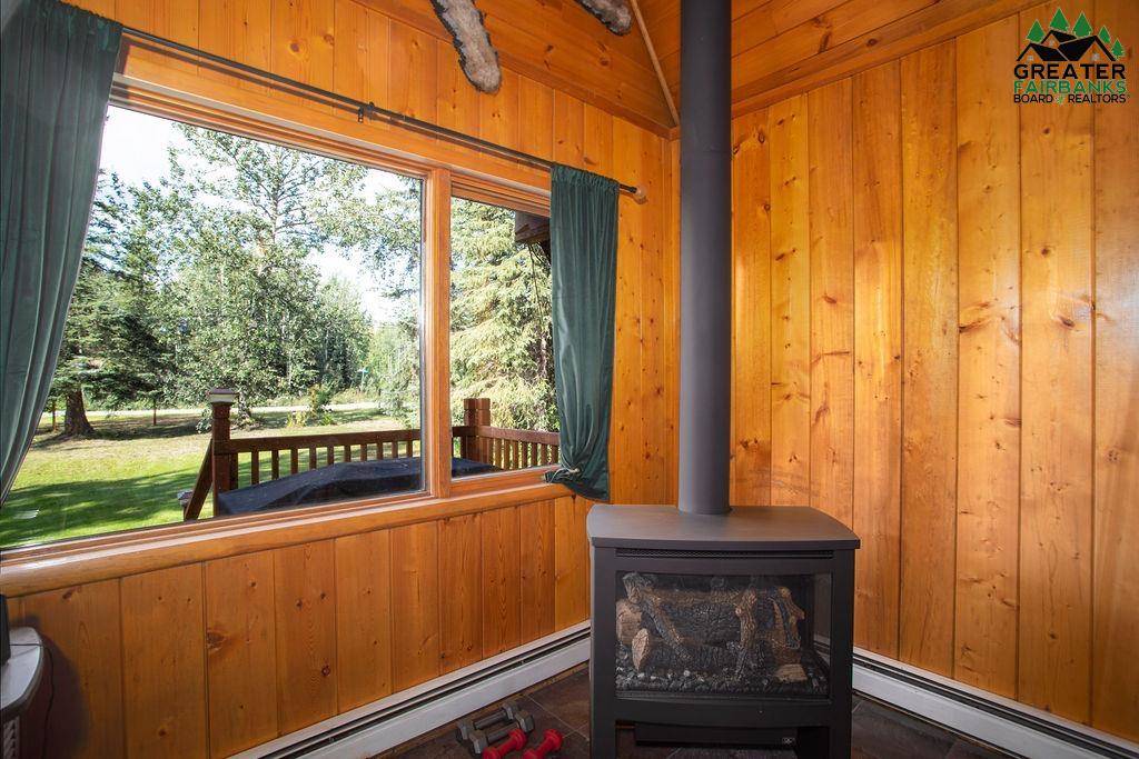 3895 LAKEWOOD LOOP