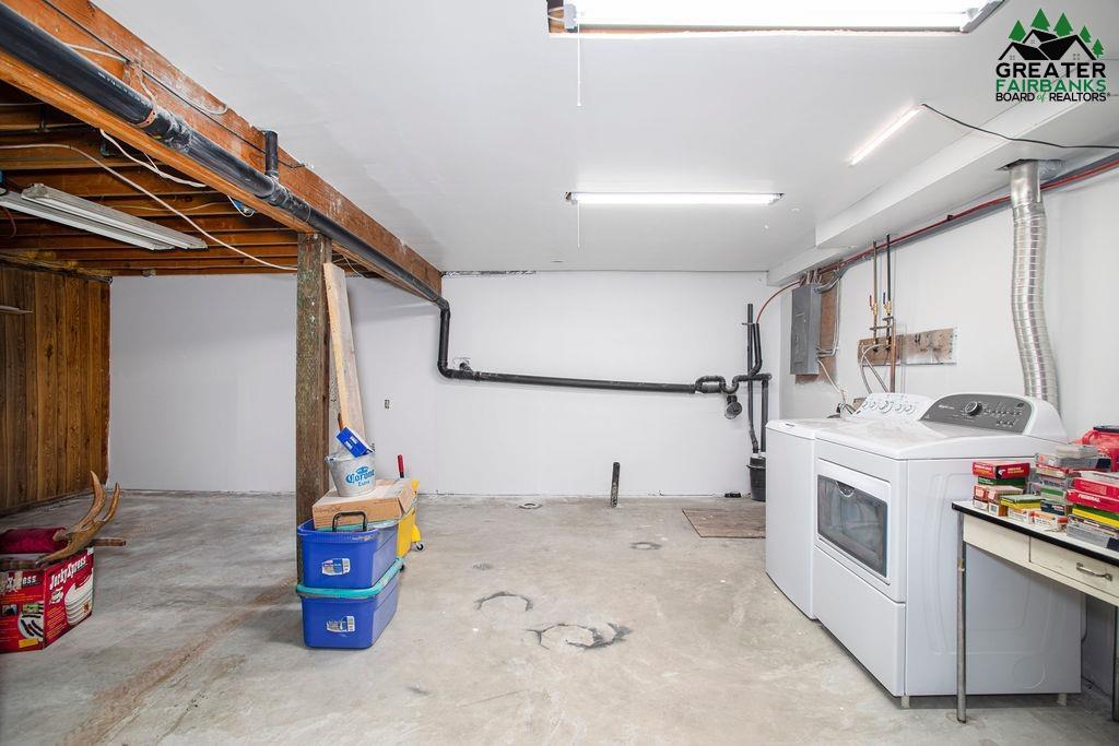 3895 LAKEWOOD LOOP