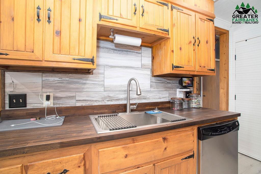 3895 LAKEWOOD LOOP