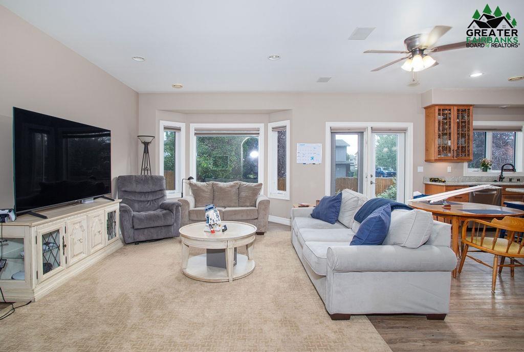 476 WEST POINTE CIRCLE