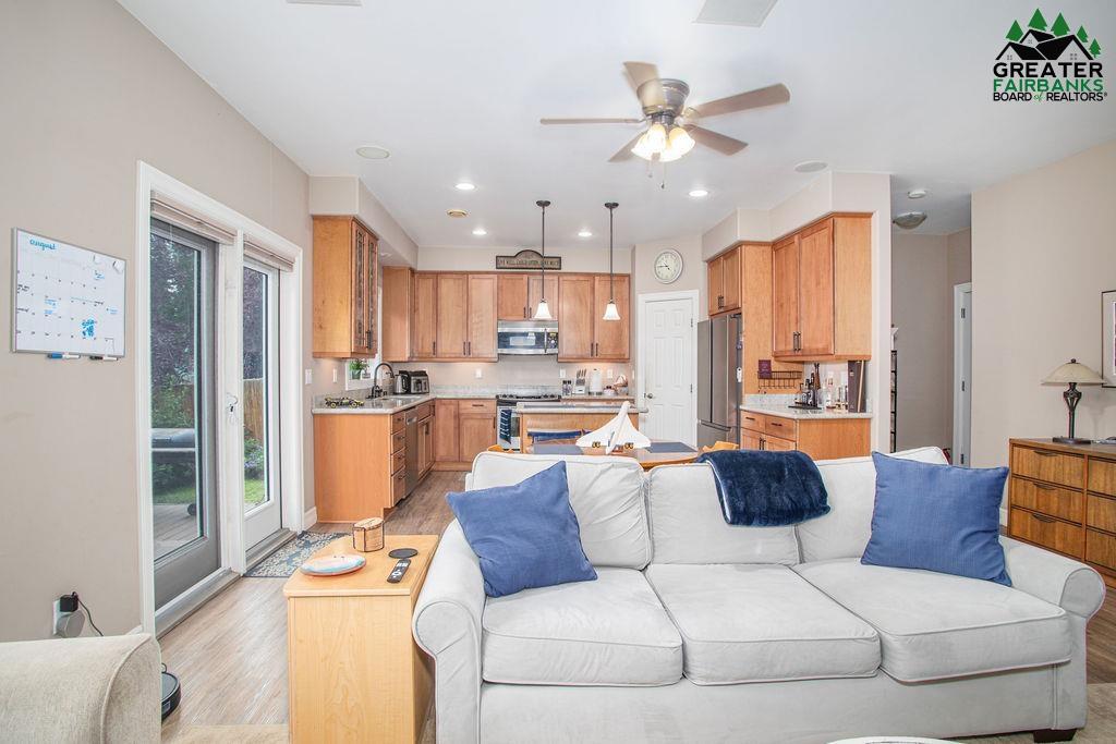 476 WEST POINTE CIRCLE