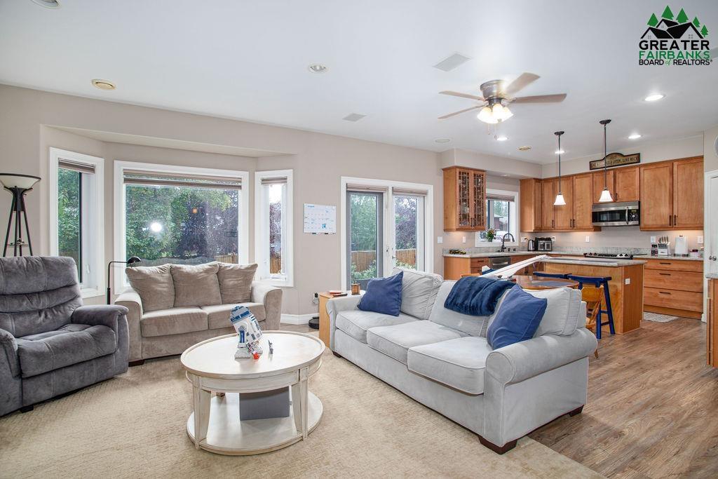 476 WEST POINTE CIRCLE