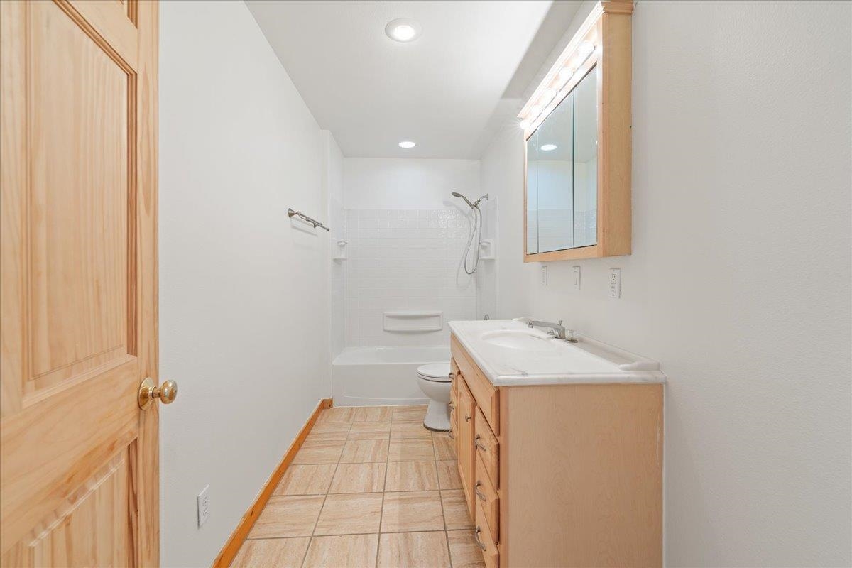 855 HIGHLANDER DRIVE