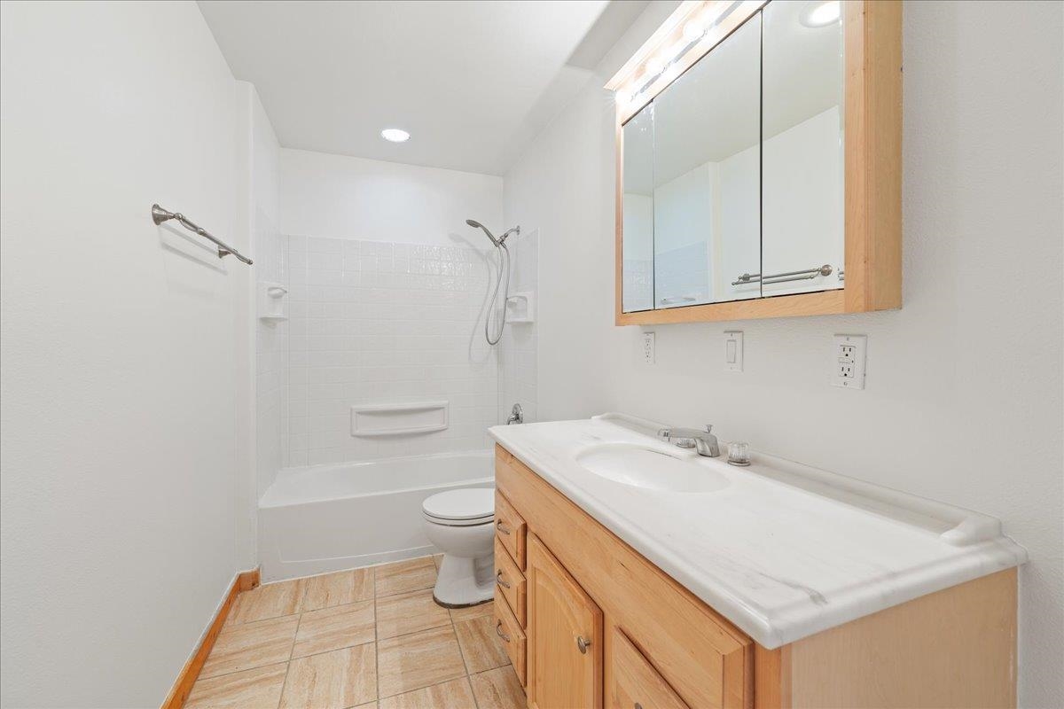 855 HIGHLANDER DRIVE