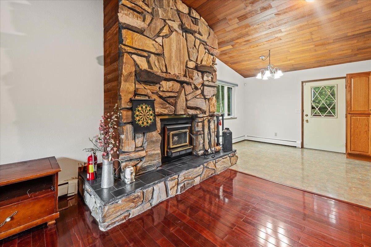 278 CREST DRIVE