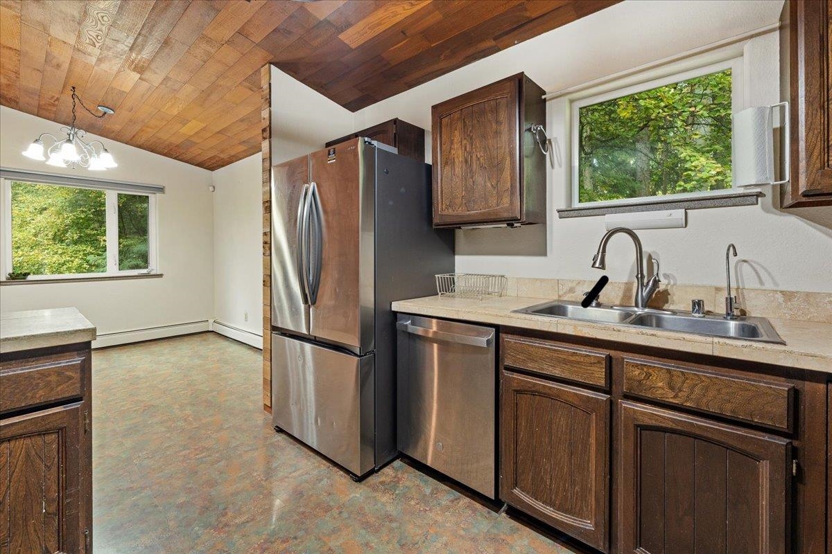 278 CREST DRIVE