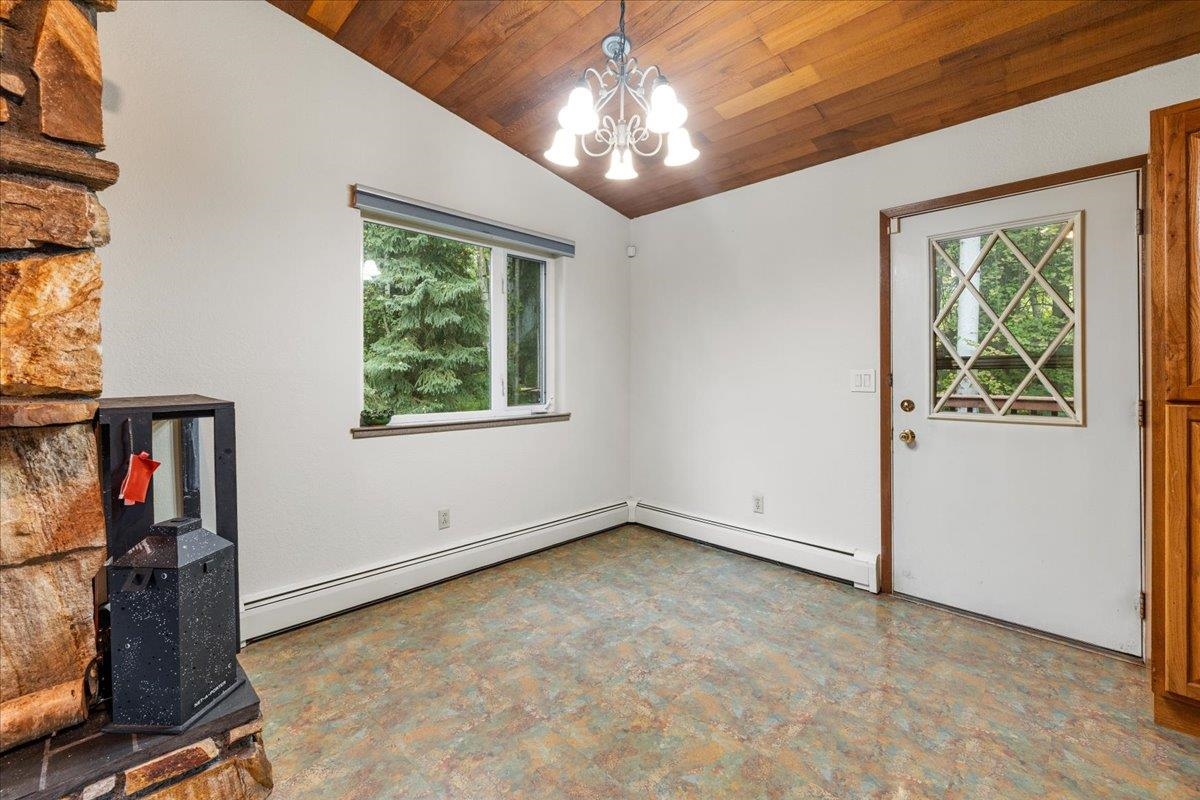 278 CREST DRIVE