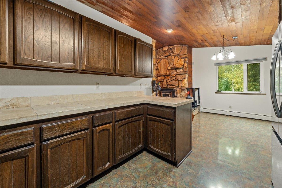 278 CREST DRIVE